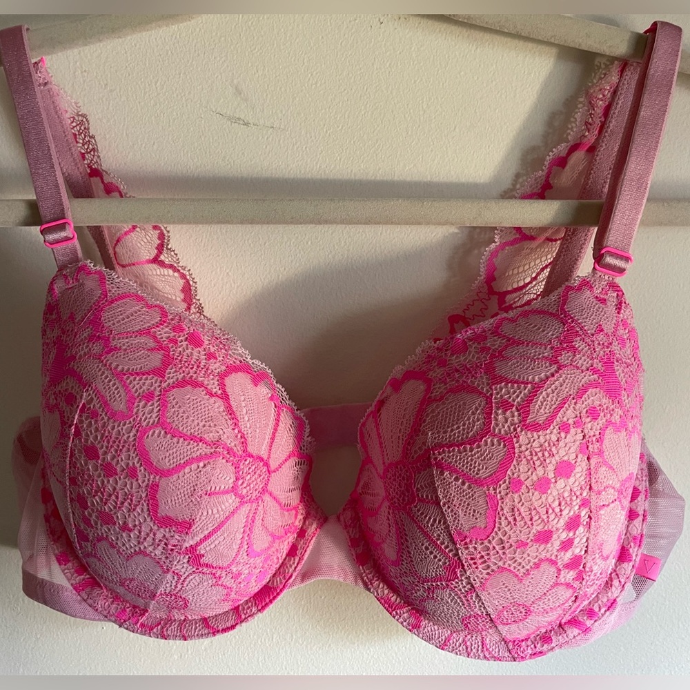 36C Victoria’s Secret Lightly Lined Demi in Pink